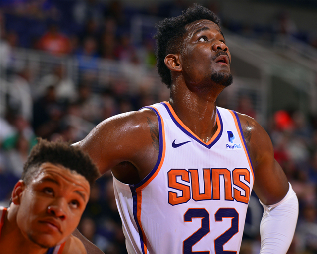 今年会平台 -关于夏洛特黄蜂训练开放日，加时末段调整名单引欢呼，NBA季后赛在即，年轻球员得到机会的信息